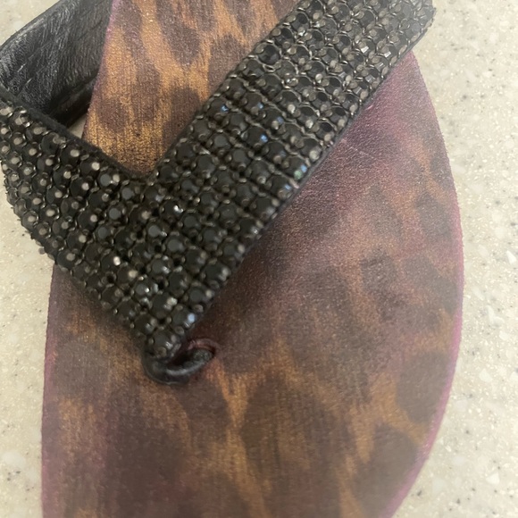 Pelle Moda Black Rhinestone Thing Flop Flop Sandal size 7.5 - Picture 3 of 10